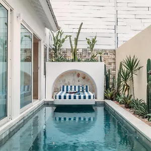 https://aleva-villa-seminyak-bali.hotelsseminyak.net